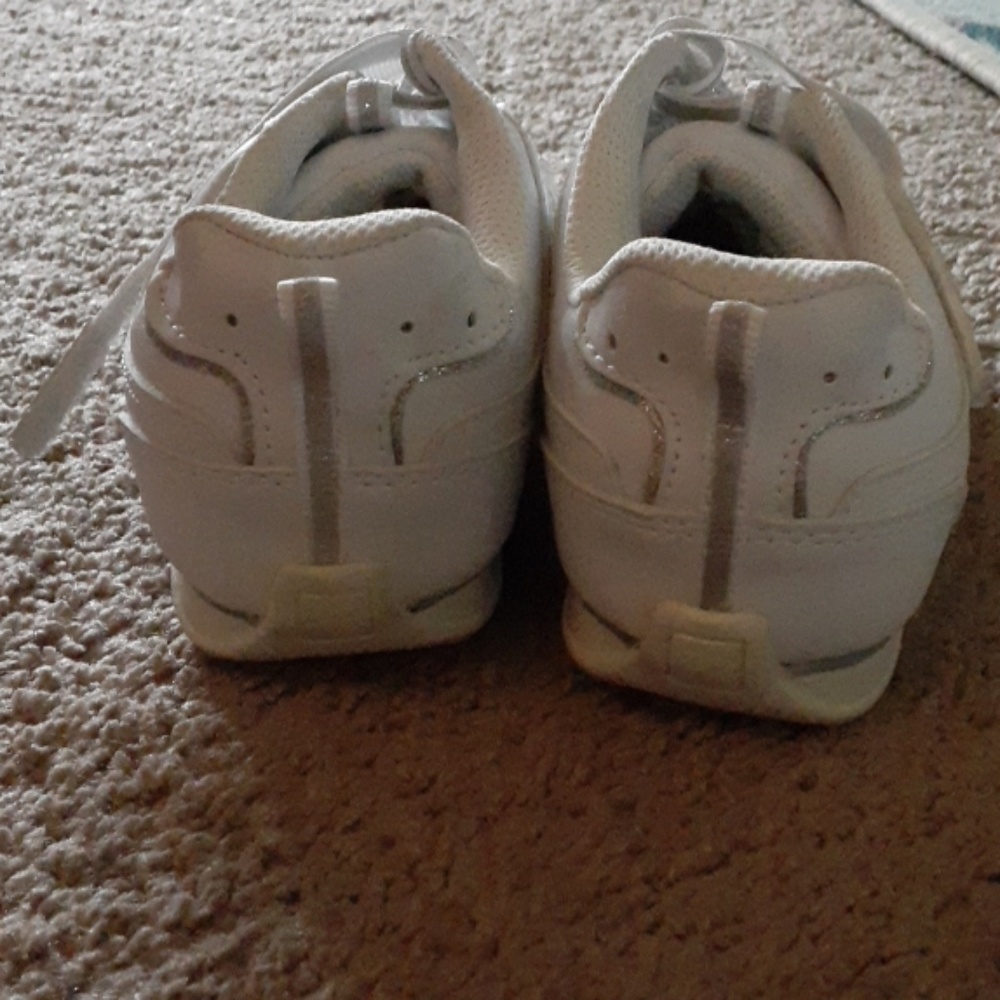 Girls sneakers